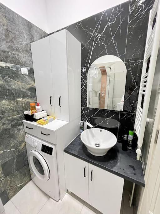 Apartament In Centrul Istoric Oradea Luaran gambar
